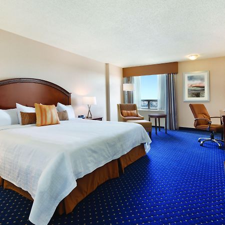 Best Western Premier Calgary Plaza Hotel&Conference Centre Exterior foto