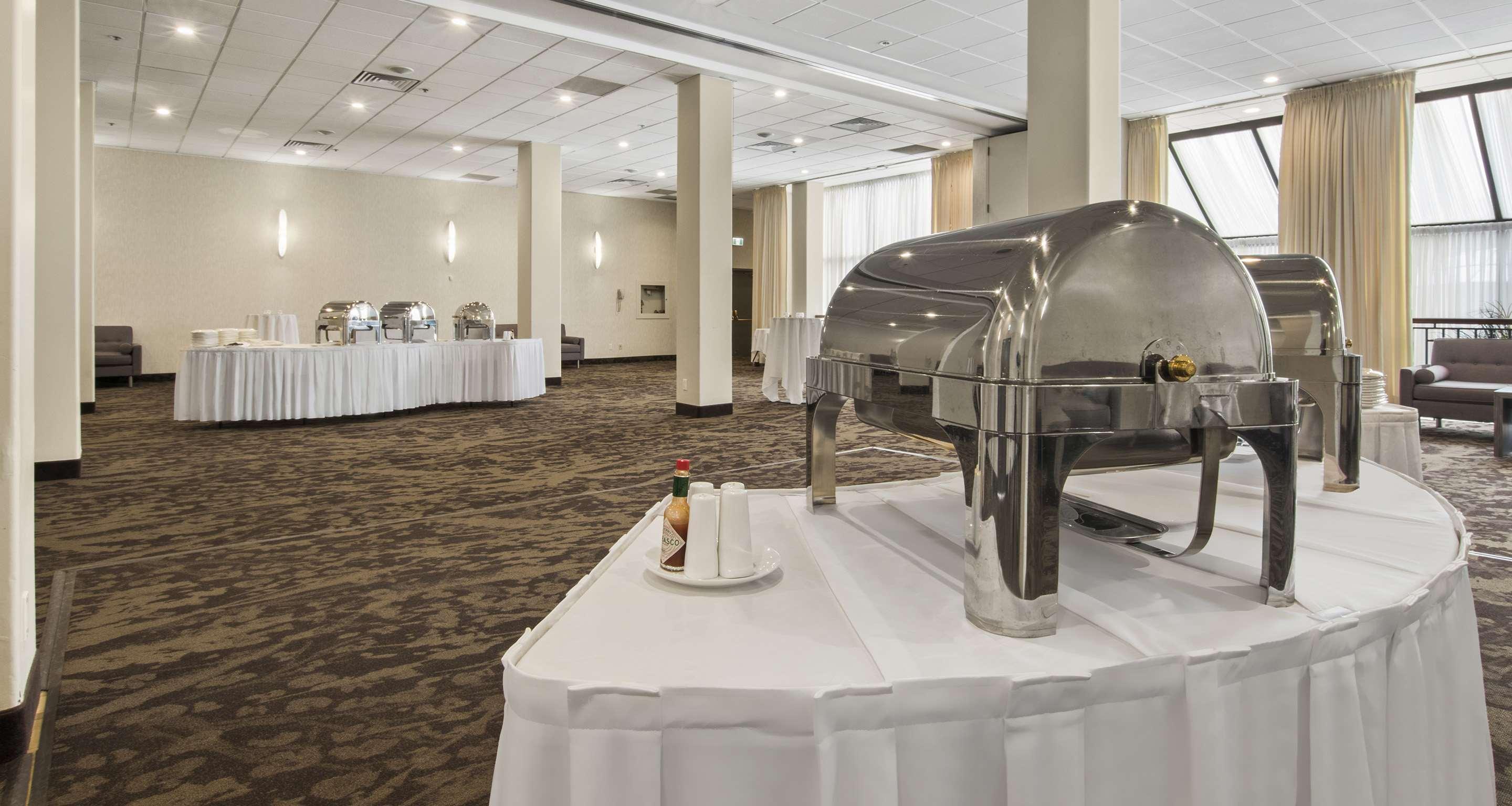 Best Western Premier Calgary Plaza Hotel&Conference Centre Exterior foto