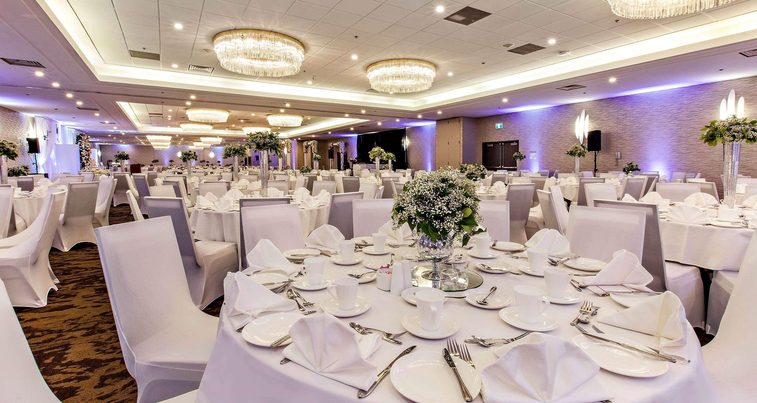 Best Western Premier Calgary Plaza Hotel&Conference Centre Exterior foto