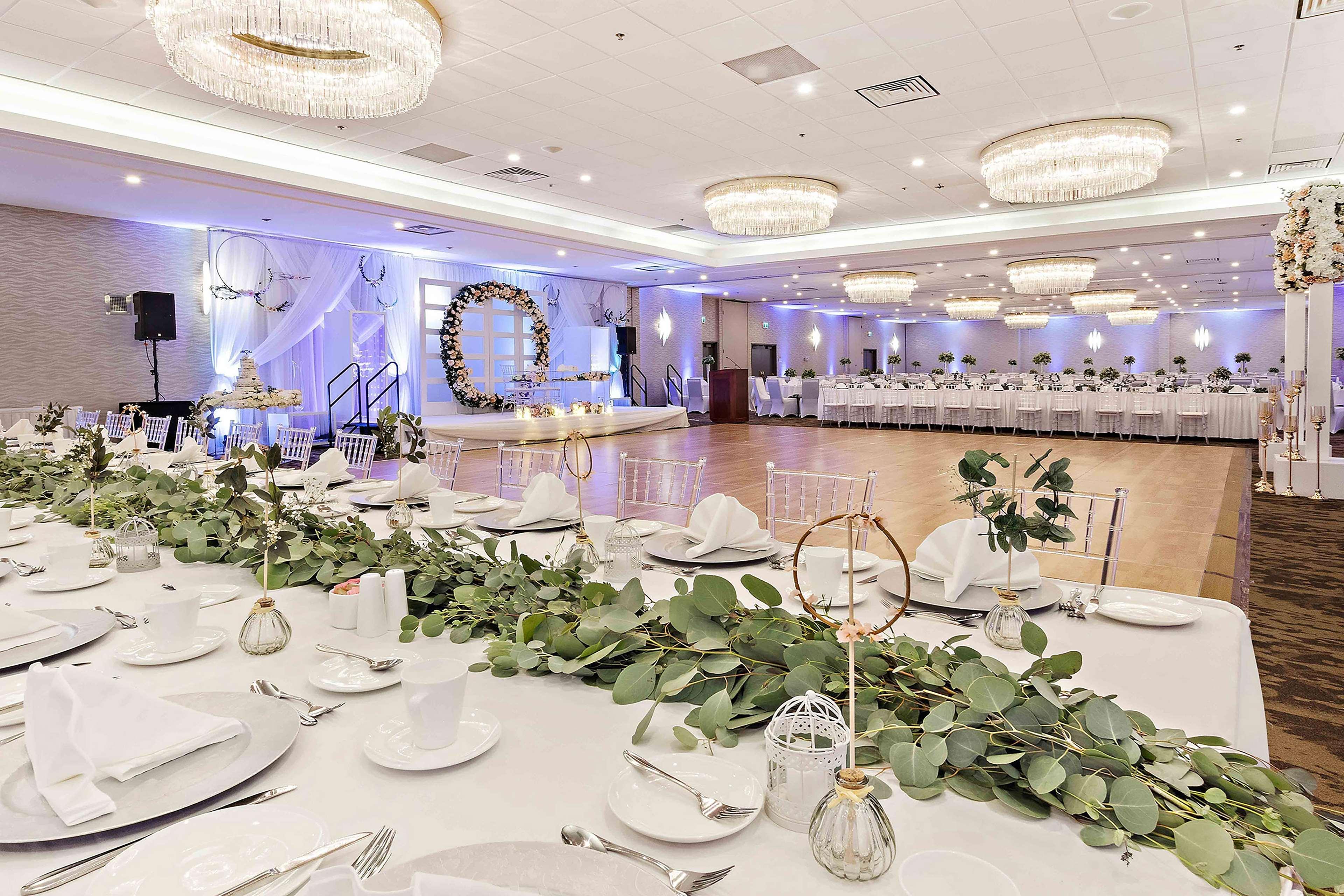 Best Western Premier Calgary Plaza Hotel&Conference Centre Exterior foto