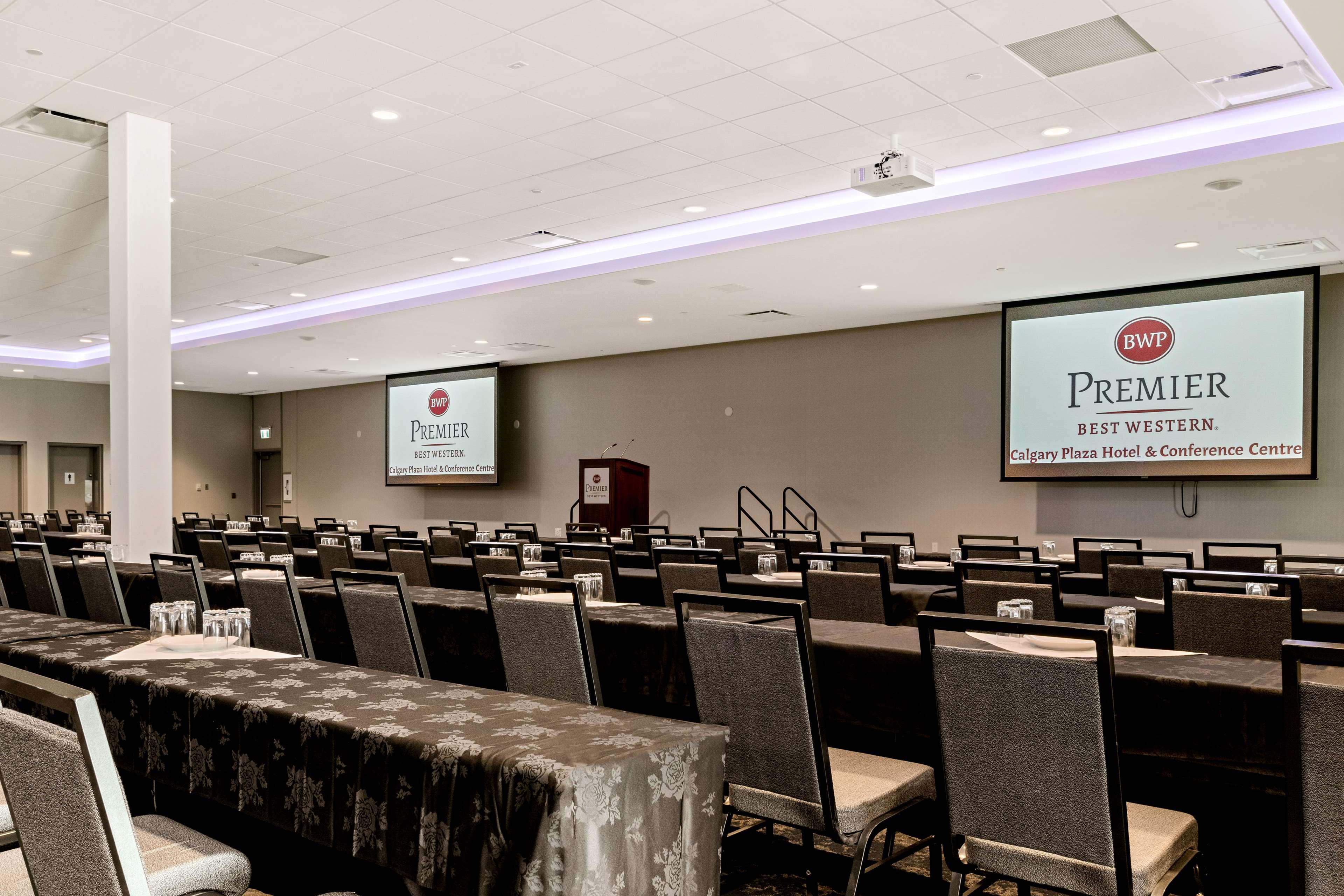 Best Western Premier Calgary Plaza Hotel&Conference Centre Exterior foto