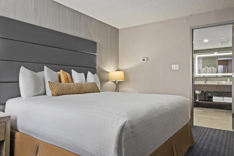 Best Western Premier Calgary Plaza Hotel&Conference Centre Exterior foto
